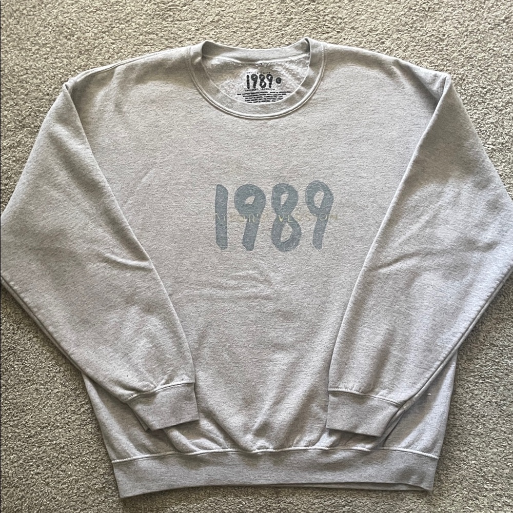 Taylor Swift 1989 sweatshirt